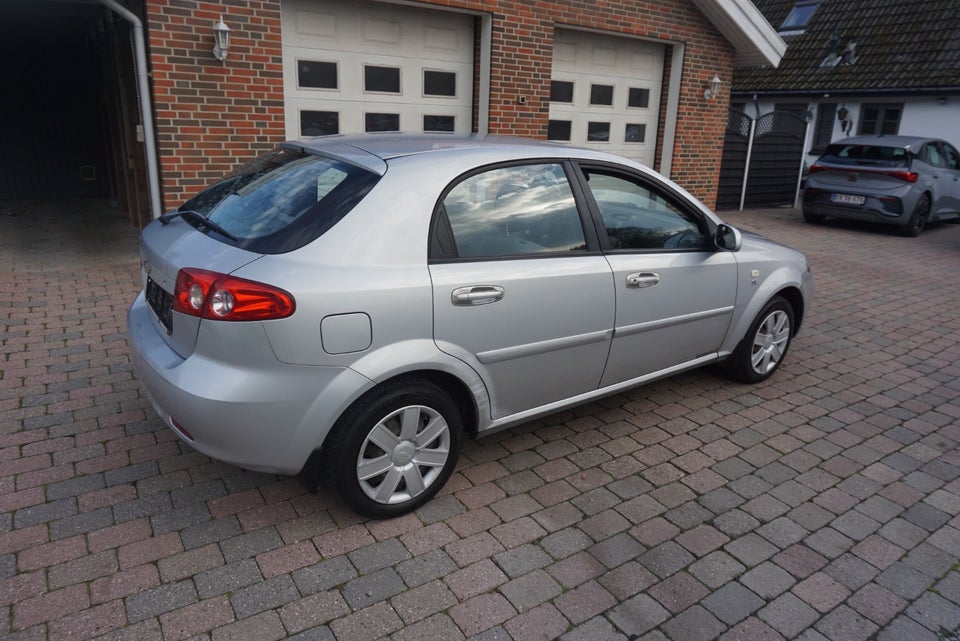 Chevrolet Lacetti 1,4 SX 5d