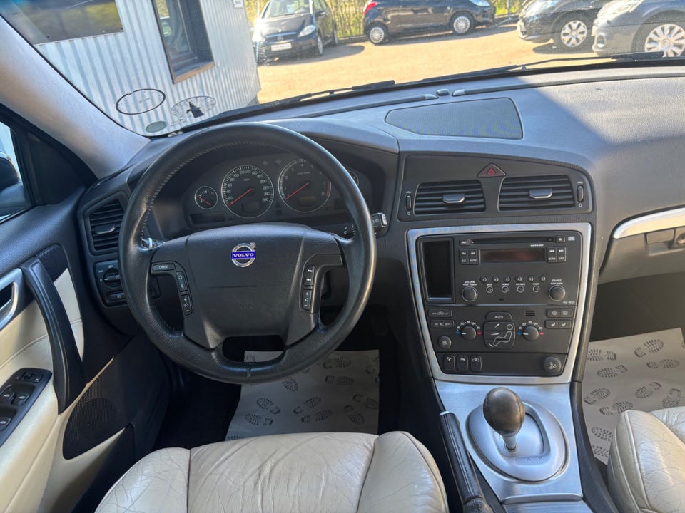 Volvo V70 2,4 140 Momentum 5d