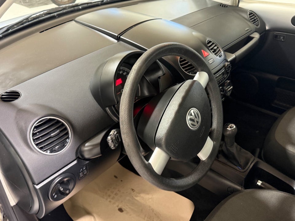 VW New Beetle 1,6 Trendline 2d