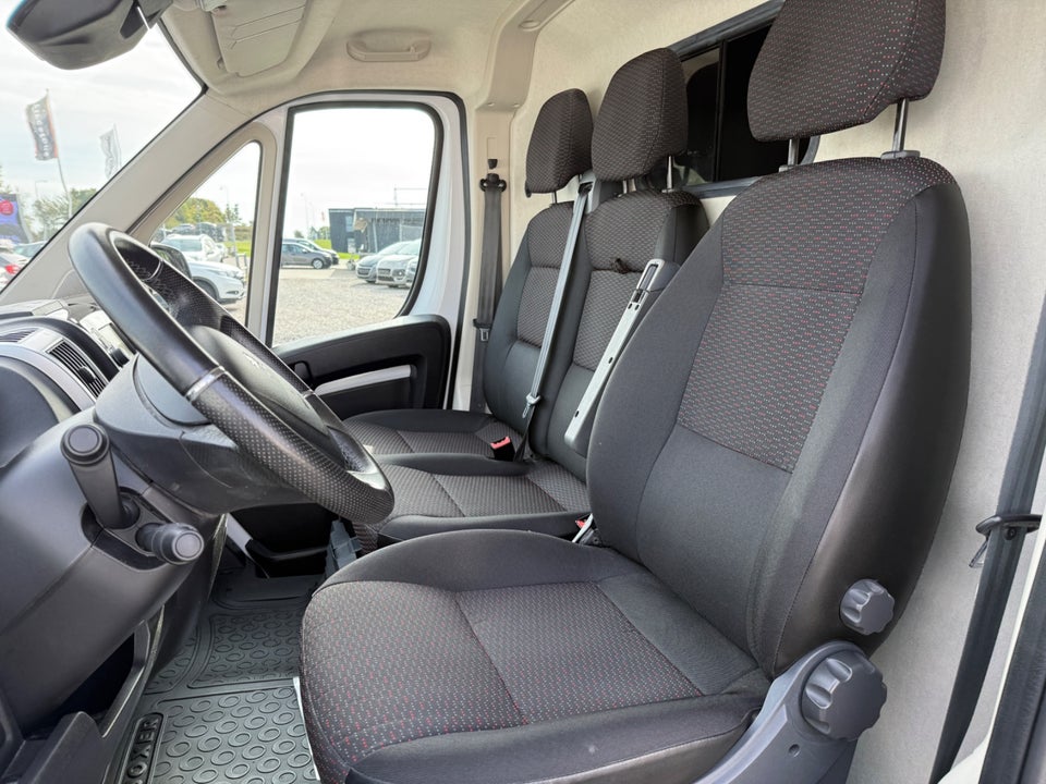 Peugeot Boxer 333 2,2 BlueHDi 140 L3H2 Premium