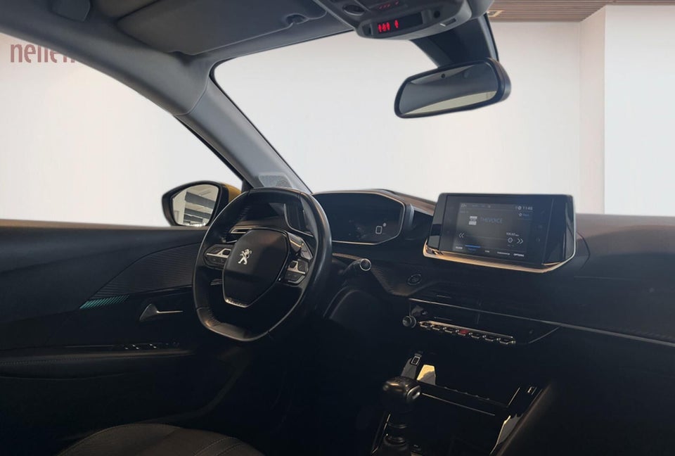 Peugeot 208 1,2 PureTech 100 Allure Sky 5d