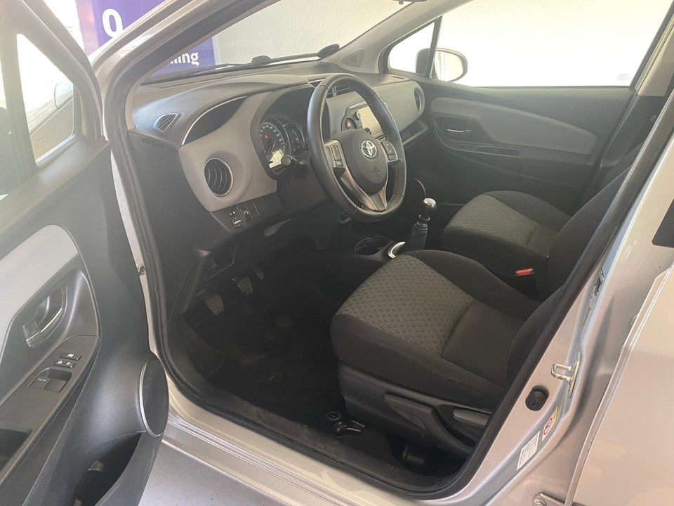 Toyota Yaris 1,3 VVT-i T2 5d