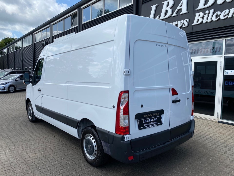 Renault Master IV T33 2,3 dCi 135 L2H2 Kassevogn