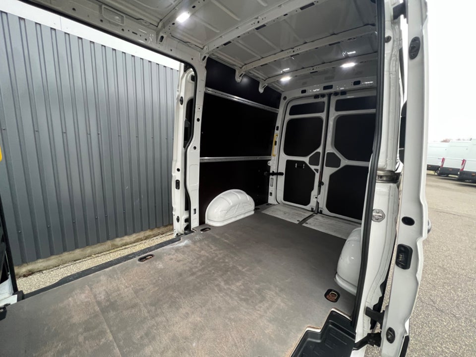 VW Crafter 35 2,0 TDi 177 Kassevogn L3H3