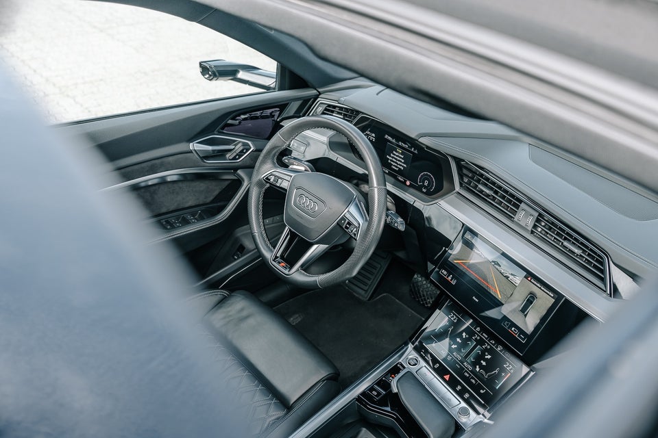 Audi e-tron 55 S-line quattro 5d