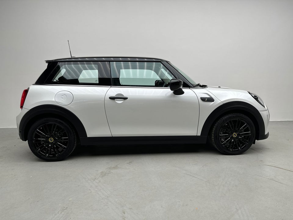 MINI Cooper SE Essential 3d