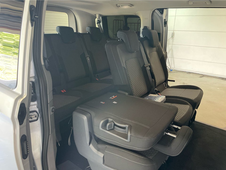 VW e-Caravelle 64 Life SWB
