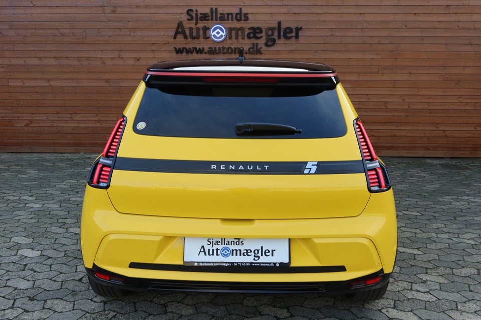 Renault 5 E-Tech 40 Iconic 5d