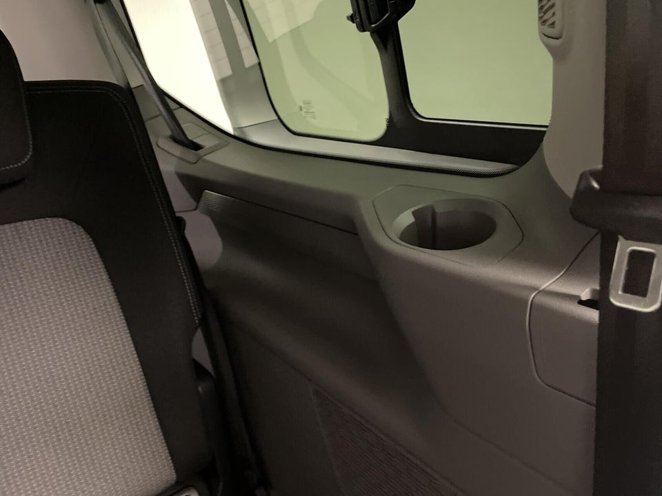 VW e-Caravelle 64 Style SWB