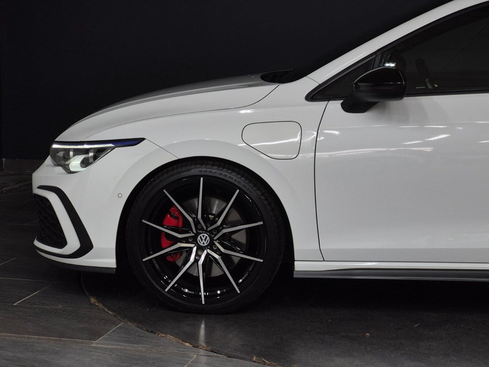 VW Golf VIII 1,4 GTE DSG 5d
