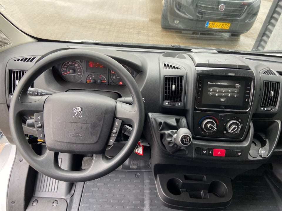 Peugeot Boxer 333 2,2 BlueHDi 140 L3H2 Premium