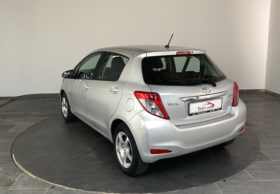 Toyota Yaris 1,0 VVT-i T1 5d