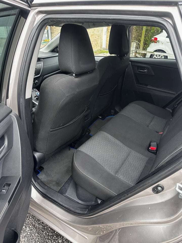 Toyota Auris 1,8 Hybrid H2+ Comfort Touring Sports CVT 5d