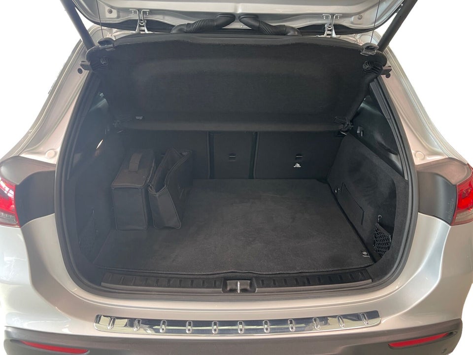 Mercedes EQA300 4Matic 5d