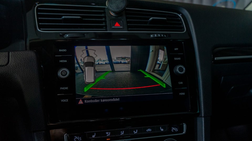 VW Golf VII 2,0 TDi 150 Highline Variant DSG 5d