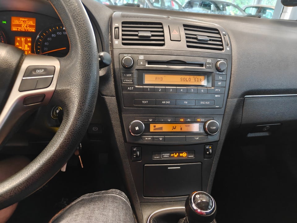 Toyota Avensis 1,6 VVT-i T1 stc. 5d