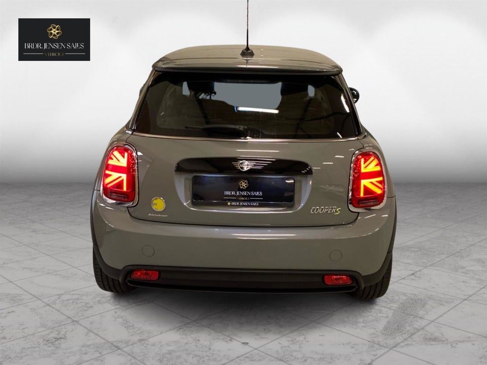 MINI Cooper SE Essential 3d