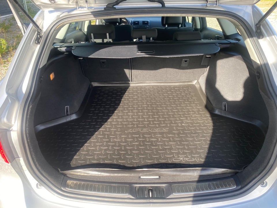 Toyota Avensis 1,6 VVT-i T1 stc. 5d