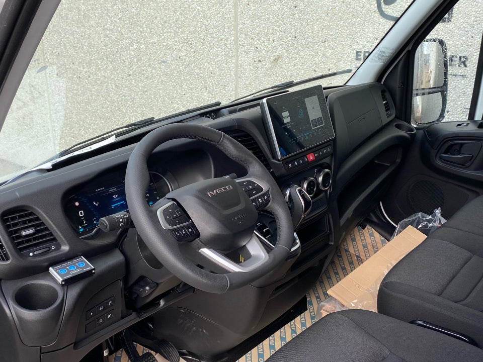 Iveco Daily 3,0 35S18 4100mm Box m/lift AG8