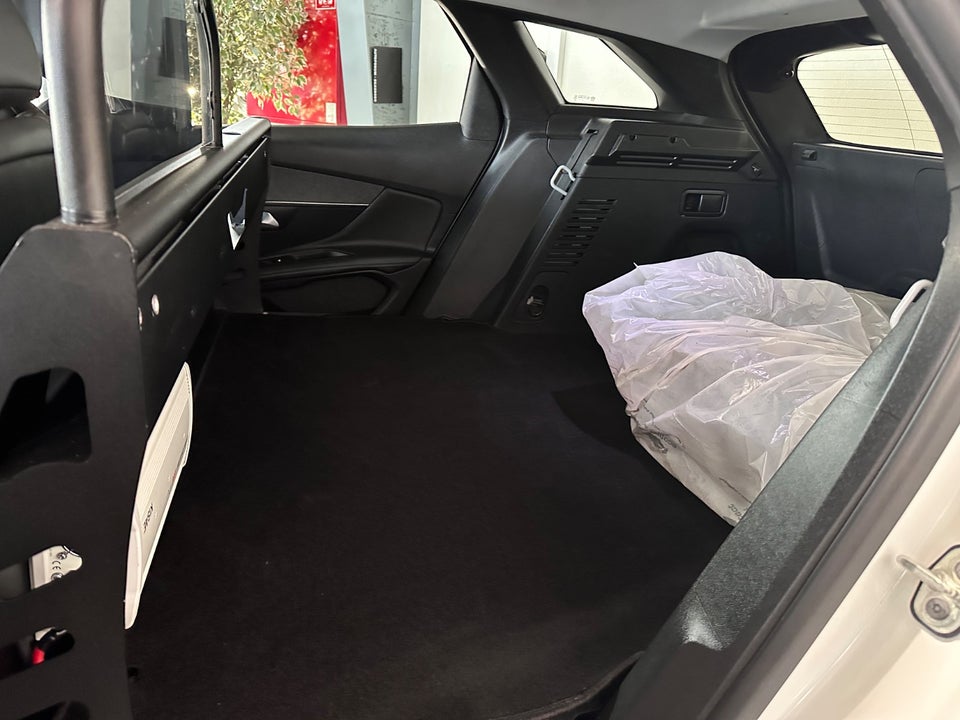 Peugeot 3008 1,6 Hybrid4 Allure Pack Limited EAT8 Van 5d