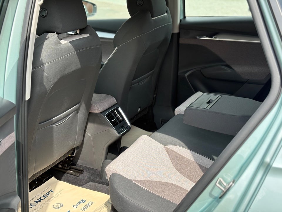 Skoda Enyaq 60 iV Plus 5d