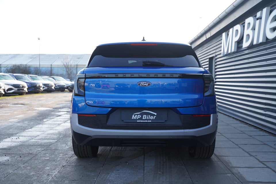 Ford Explorer 79 Select Extended Range AWD 5d