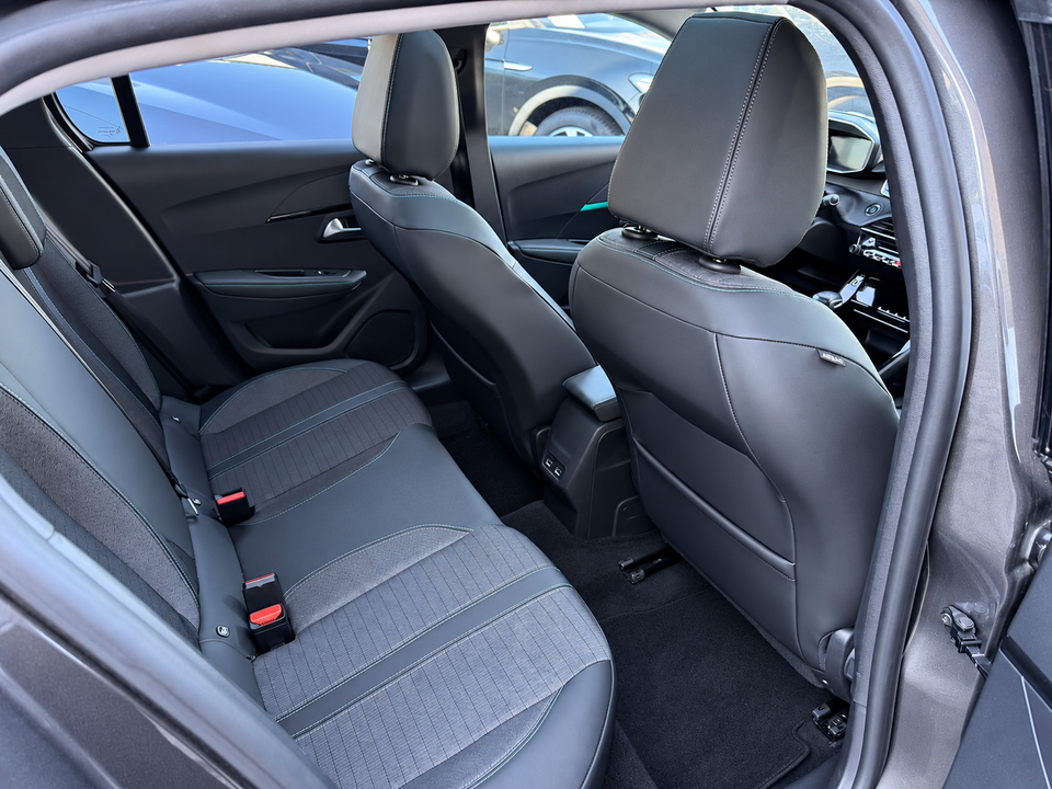 Peugeot 208 1,2 PureTech 100 Allure Sky 5d