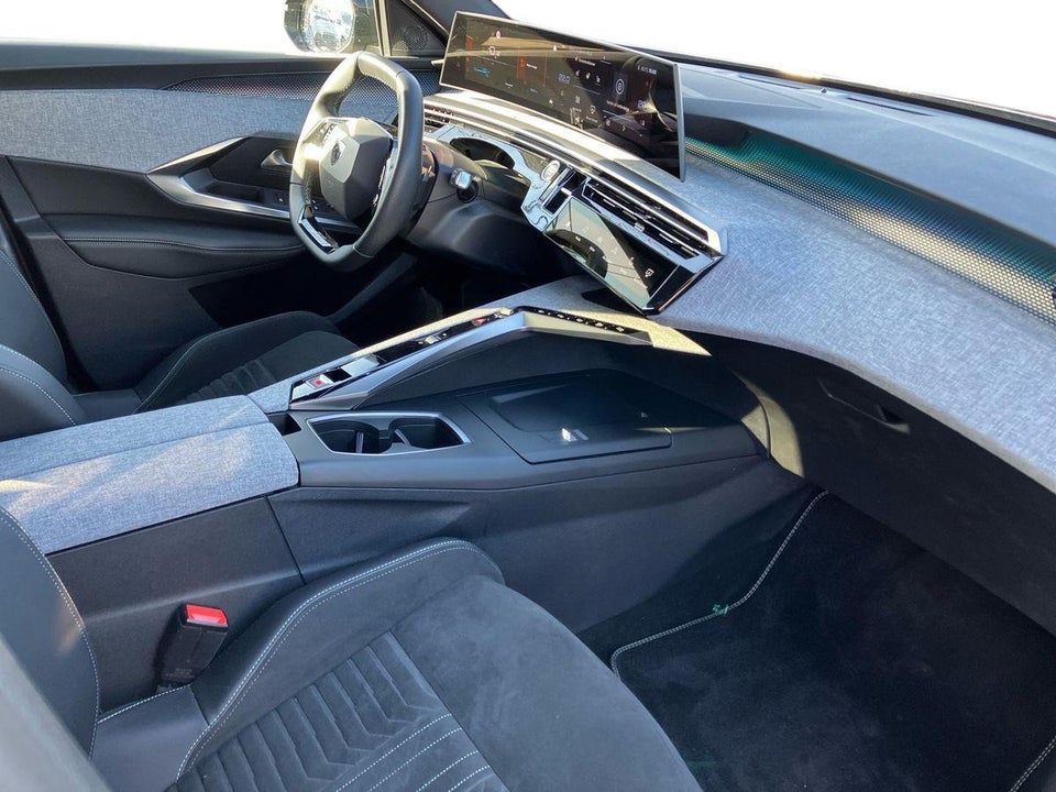 Peugeot e-3008 77 GT Pack 5d