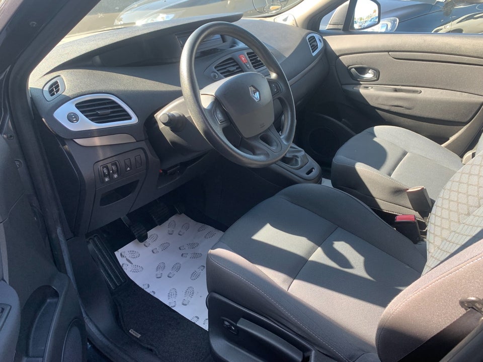 Renault Scenic III 1,6 16V Dynamique 5d