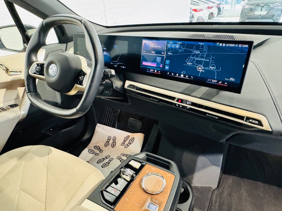 BMW iX xDrive40 Supercharged 5d