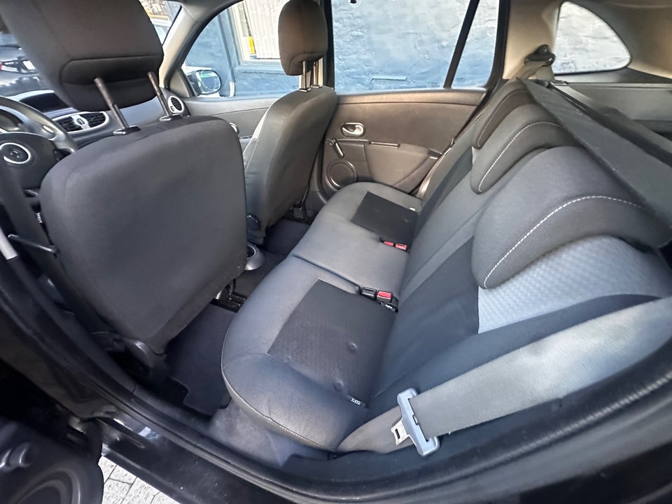 Renault Clio III 1,5 dCi 75 Avantage Sport Tourer 5d