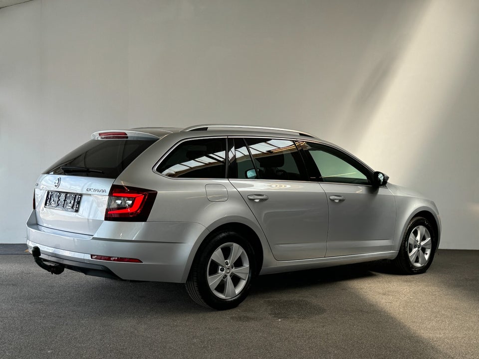 Skoda Octavia 1,6 TDi 115 Style Combi DSG 5d