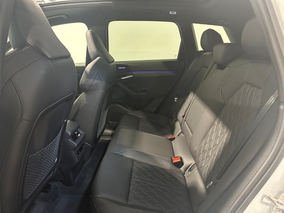 Audi SQ6 e-tron quattro 5d