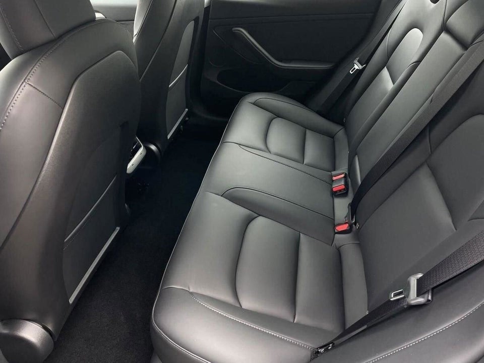 Tesla Model 3 RWD 4d