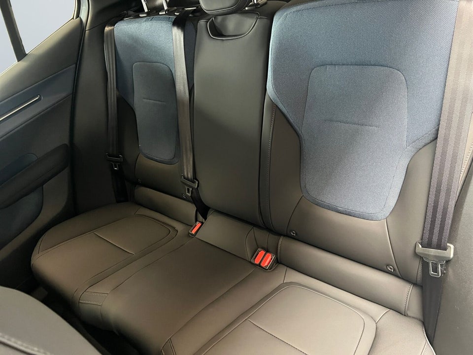 Volvo EX30 Standard Range Plus 5d