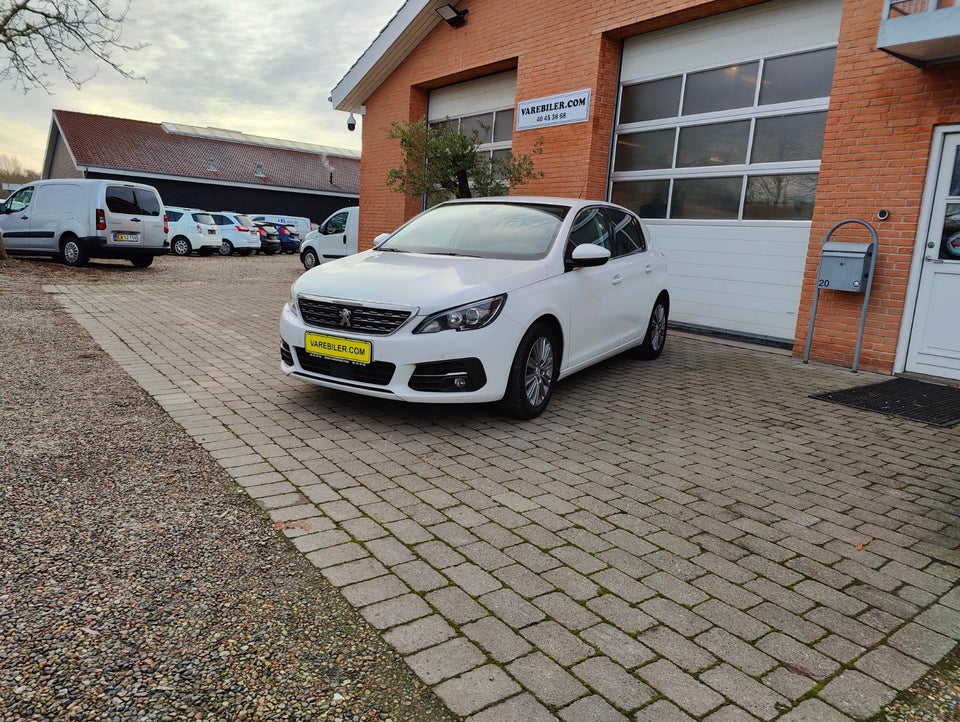 Peugeot 308 1,5 BlueHDi 130 Infinity Van 5d