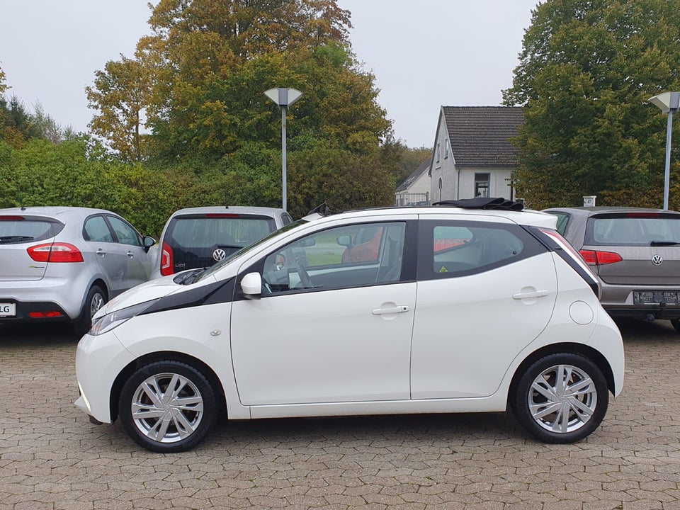 Toyota Aygo 1,0 VVT-i x-wave Sky 5d