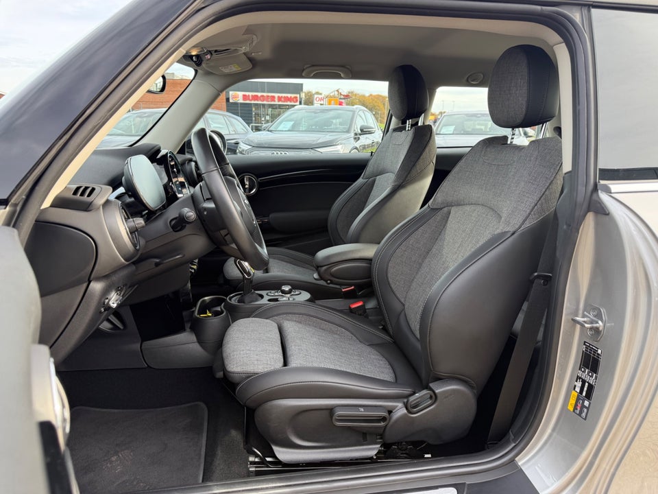 MINI Cooper SE Essential 3d