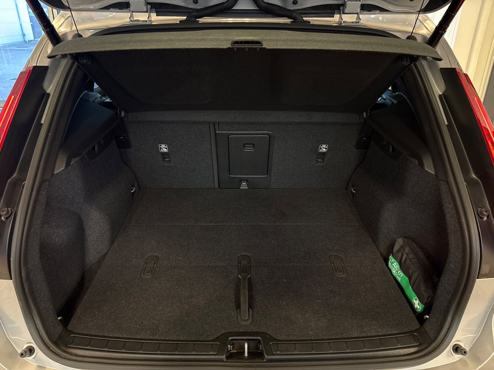 Volvo XC40 ReCharge Extended Range Plus 5d