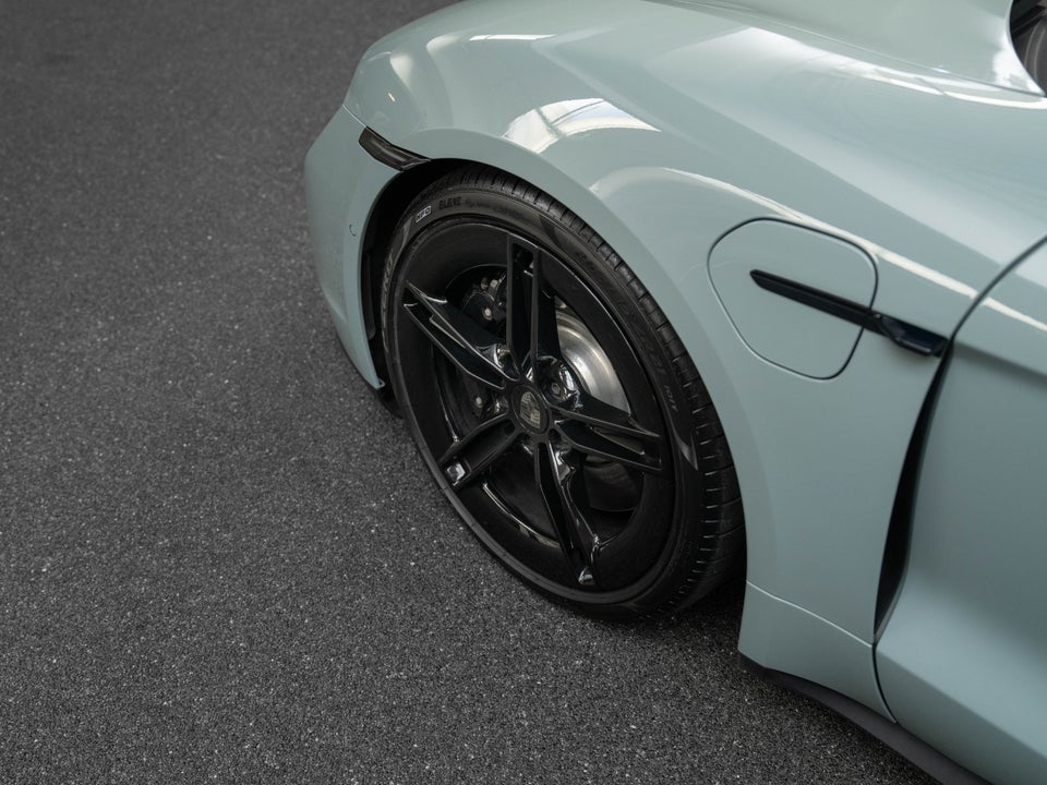 Porsche Taycan Turbo Performance+  4d