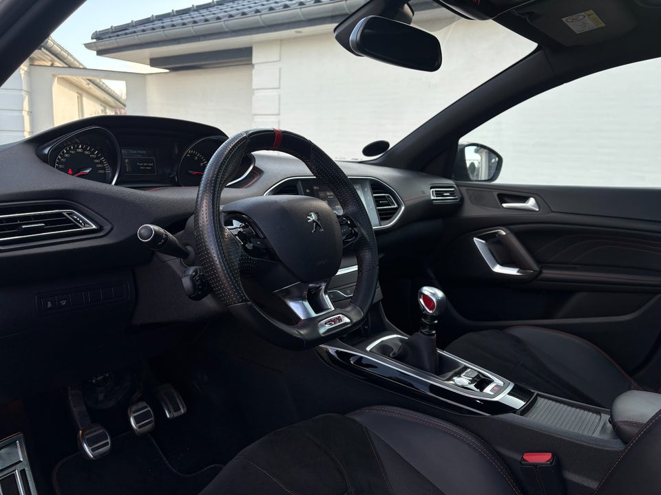 Peugeot 308 1,6 e-THP 270 GTi Performance 5d