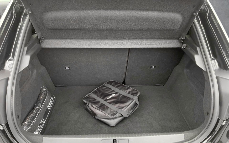 Peugeot e-208 50 GT 5d