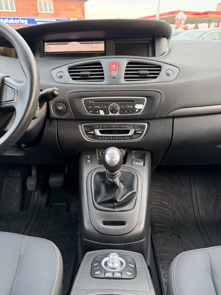 Renault Grand Scenic III 1,6 16V Expression 7prs 5d