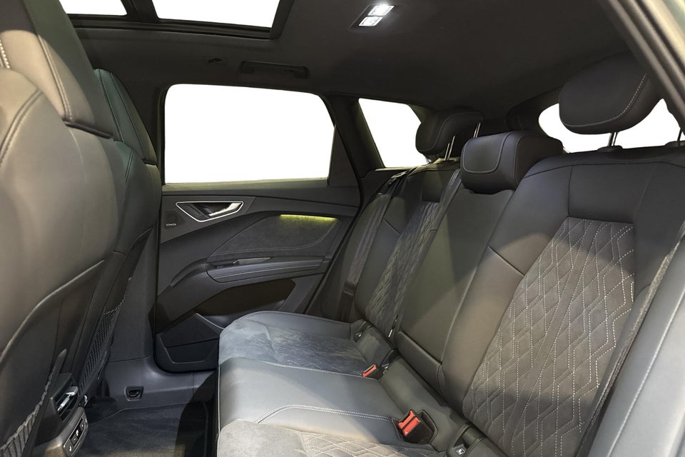 Audi Q4 e-tron performance 5d
