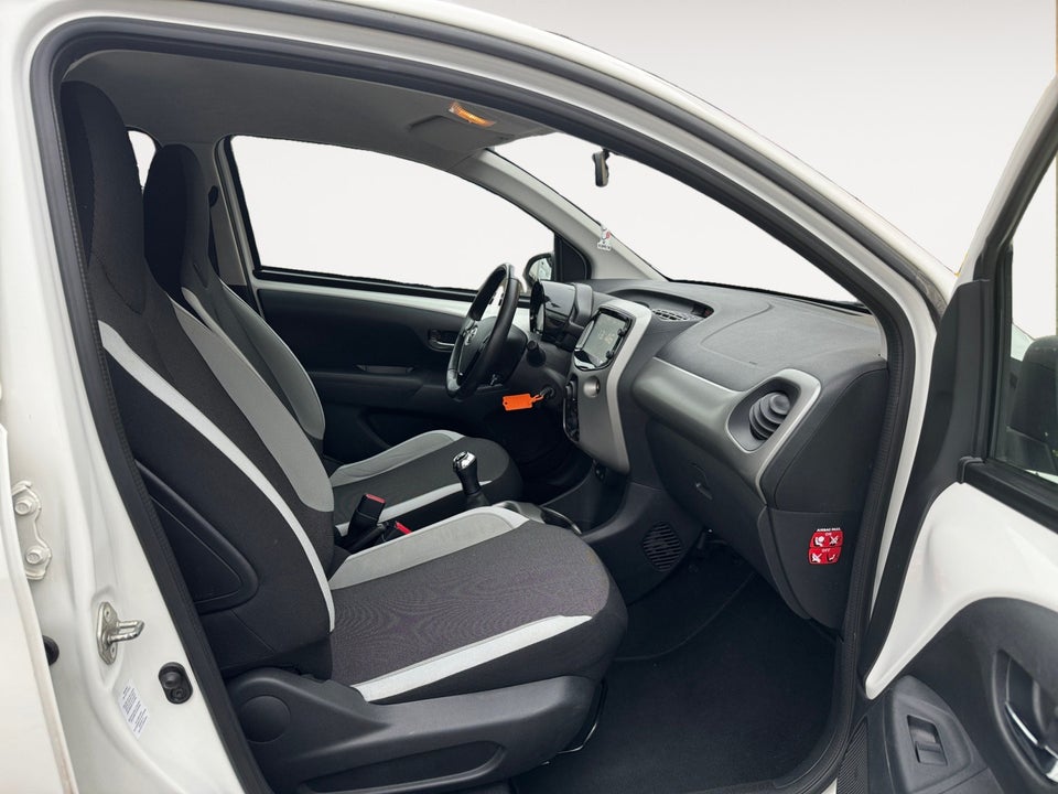 Toyota Aygo 1,0 VVT-i x-play 5d