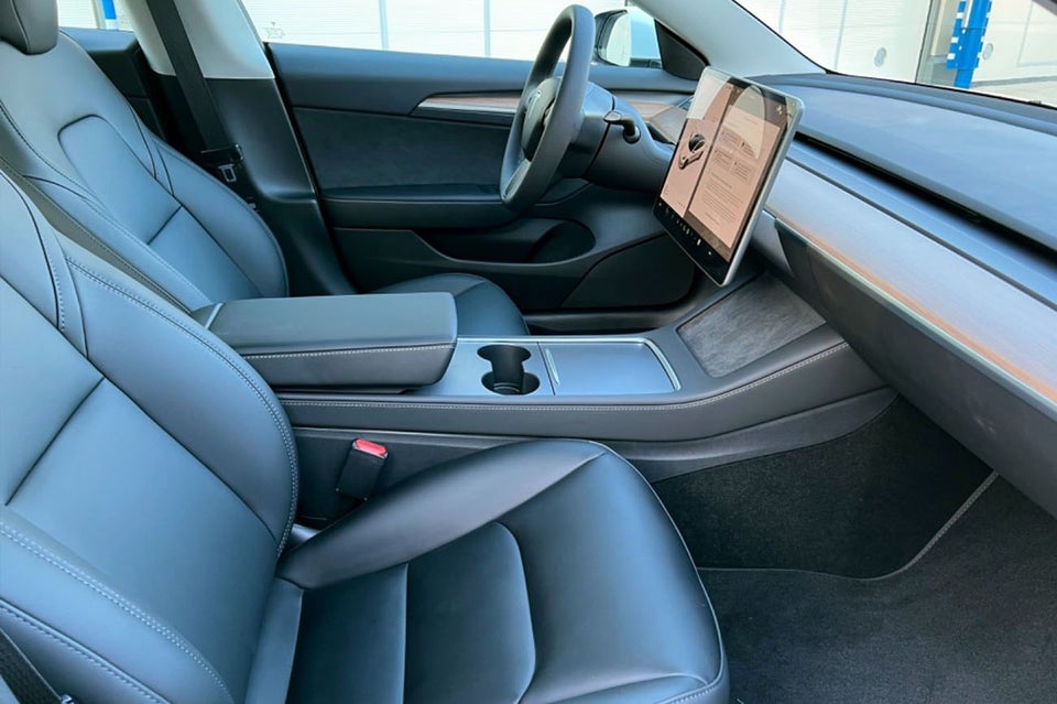 Tesla Model 3 Long Range AWD 4d