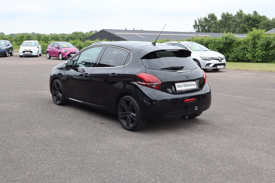 Peugeot 208 1,5 BlueHDi 100 Allure Sky 5d