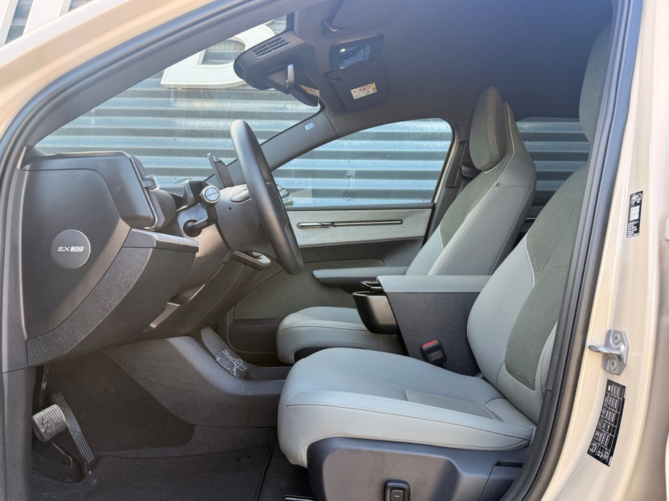 Volvo EX30 Extended Range Plus 5d