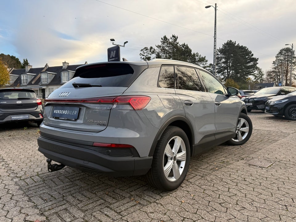Audi Q4 e-tron 45 quattro 5d