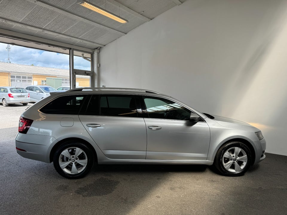 Skoda Octavia 1,6 TDi 115 Style Combi DSG 5d